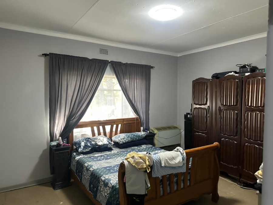6 Bedroom Property for Sale in Oos Einde North West